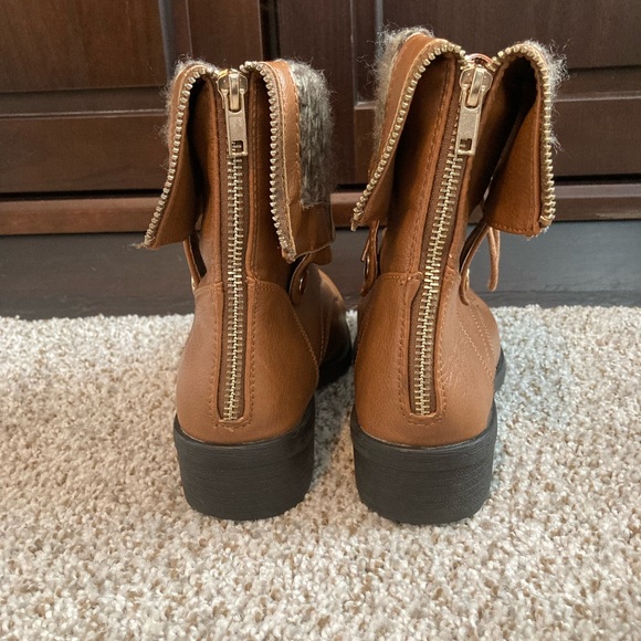 Brown boots - Picture 5 of 12